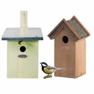 Voordeelset van 2x stuks houten vogelhuisjes/vogelhuisjes groen en houtkleur