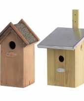 Voordeelset van 2x stuks houten vogelhuisjes vogelhuisjes eiken en houtkleur