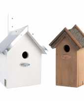 Voordeelset van 2x stuks houten vogelhuisjes vogelhuisjes wit en houtkleur