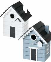 Voordeelset van 2x stuks vogelhuisjes vogelhuisjes blauw en wit van hout 21 cm